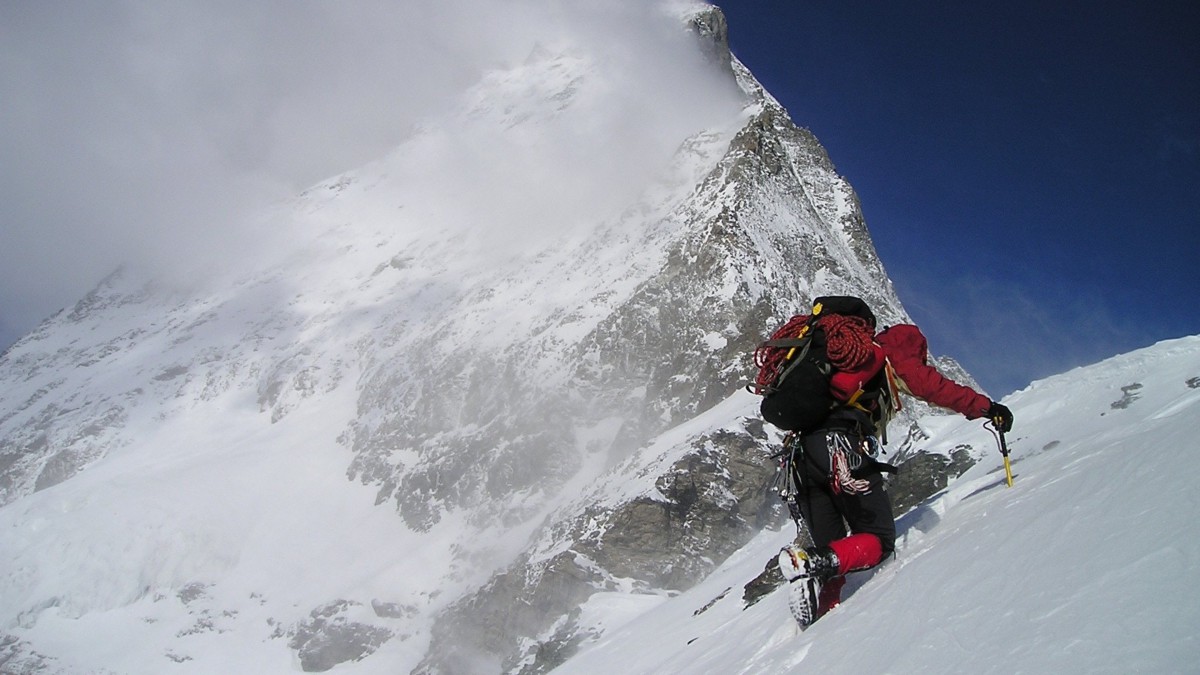 攀登雪山图片,分享一组运动写真图片给大家,图中的桌面壁纸壁纸