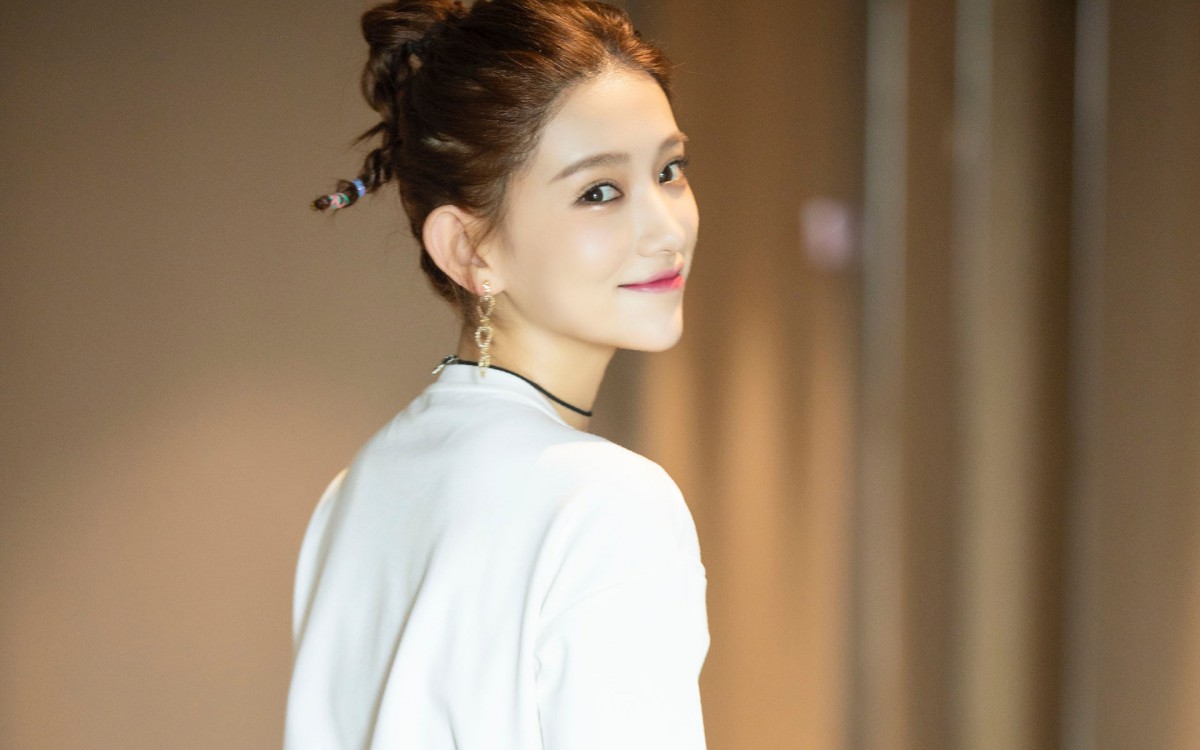 李沐宸图片-美女壁纸-高清美女图片-第2图-娟娟壁纸