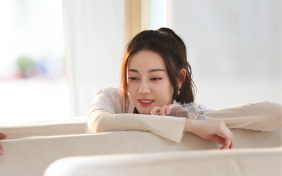 迪丽热巴甜美壁纸66