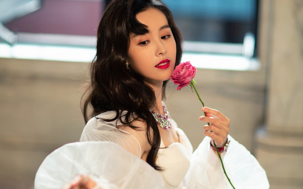 陈都灵优雅白裙性感壁纸-美女壁纸-高清美女图片-第2图-娟娟壁纸