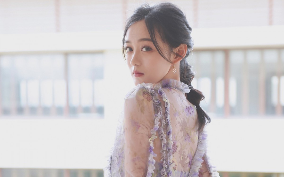 何泓姗清新风格壁纸89
