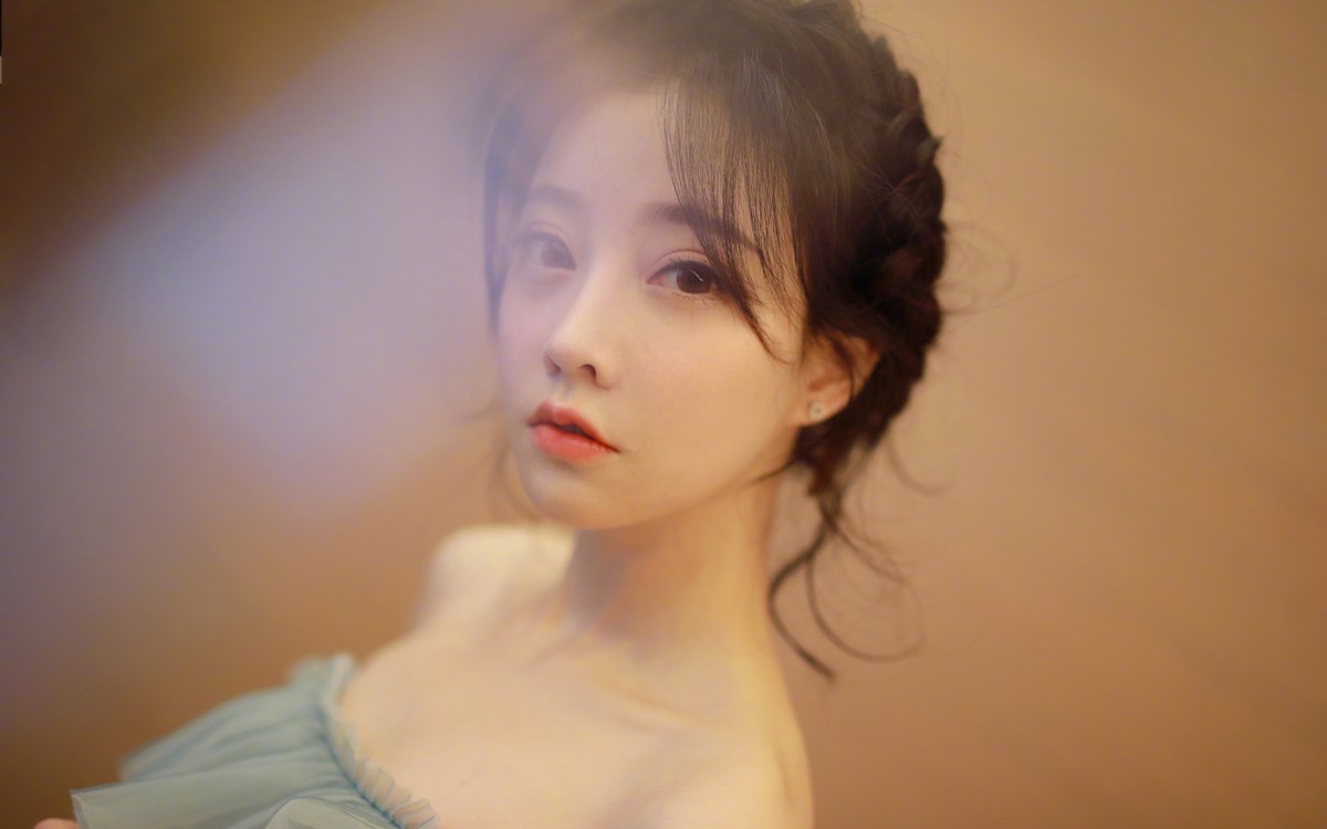 冯提莫甜美性感桌面壁纸36