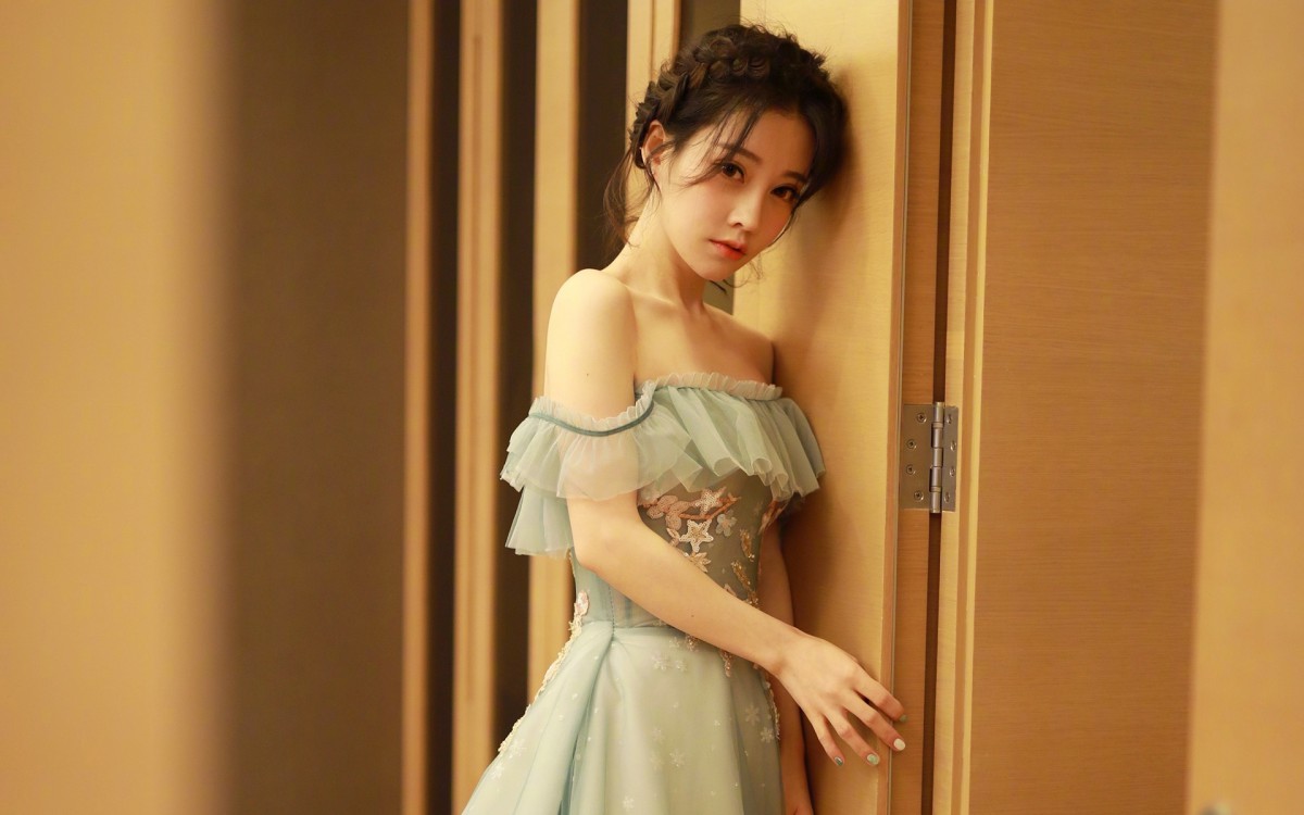 冯提莫甜美性感桌面壁纸46