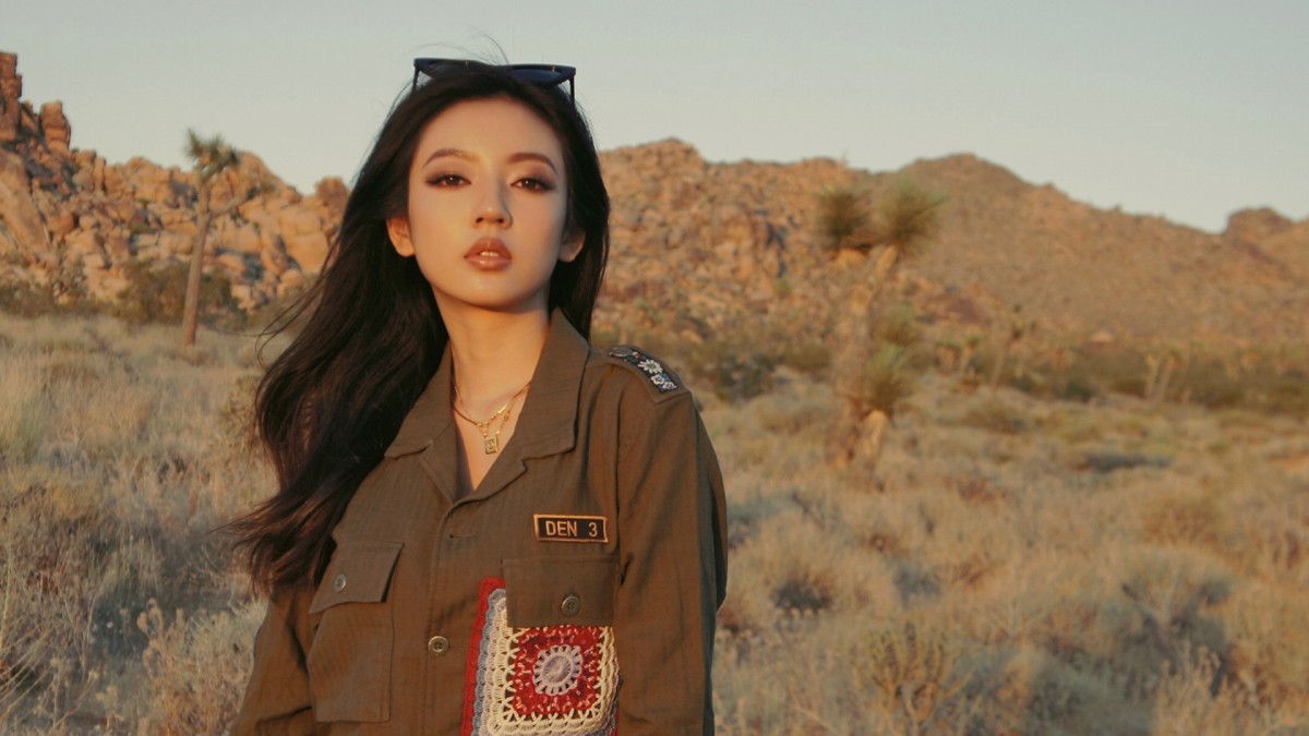 何瑞贤性感公路写真图片-美女壁纸-高清美女图片-娟娟壁纸