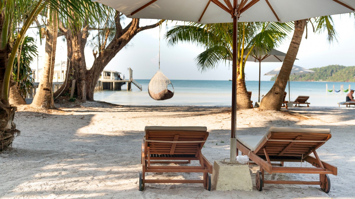 海边沙滩休闲躺椅图片611