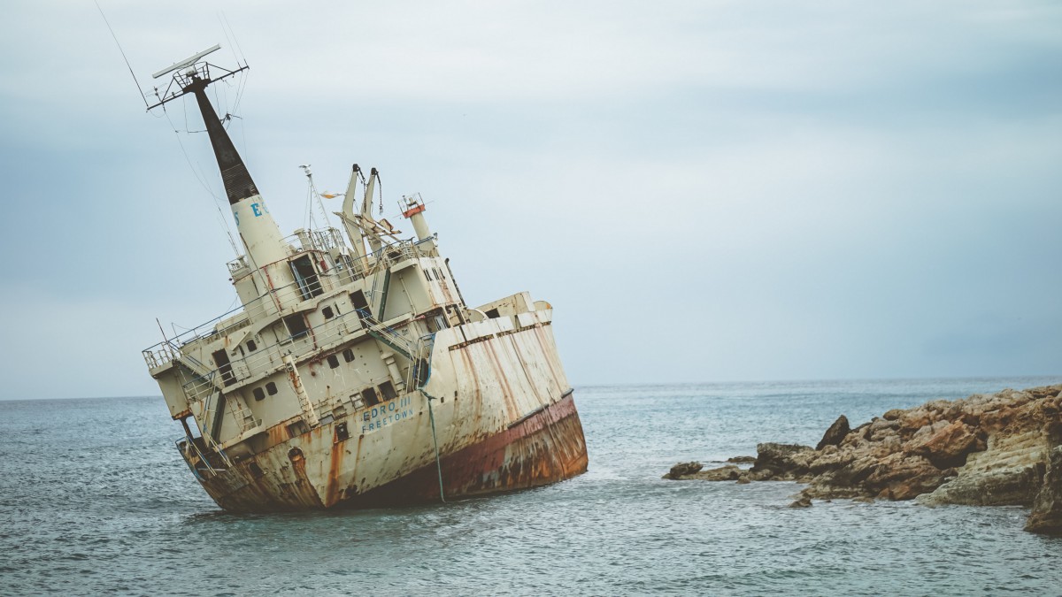 破烂废弃的船舶图片(2/12)