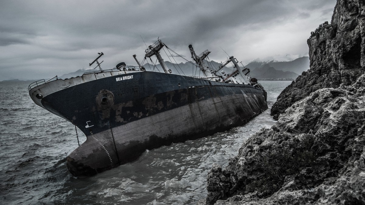 破烂废弃的船舶图片(6/12)