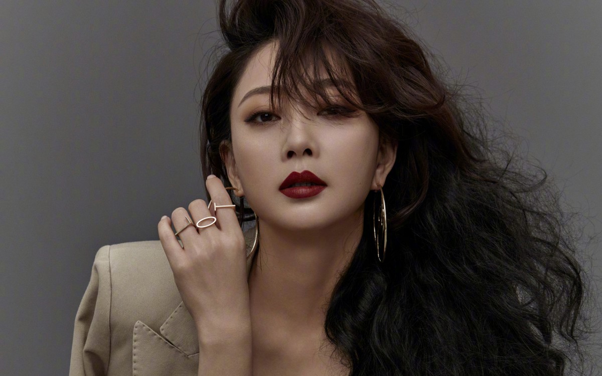 殷桃卷发图片壁纸18