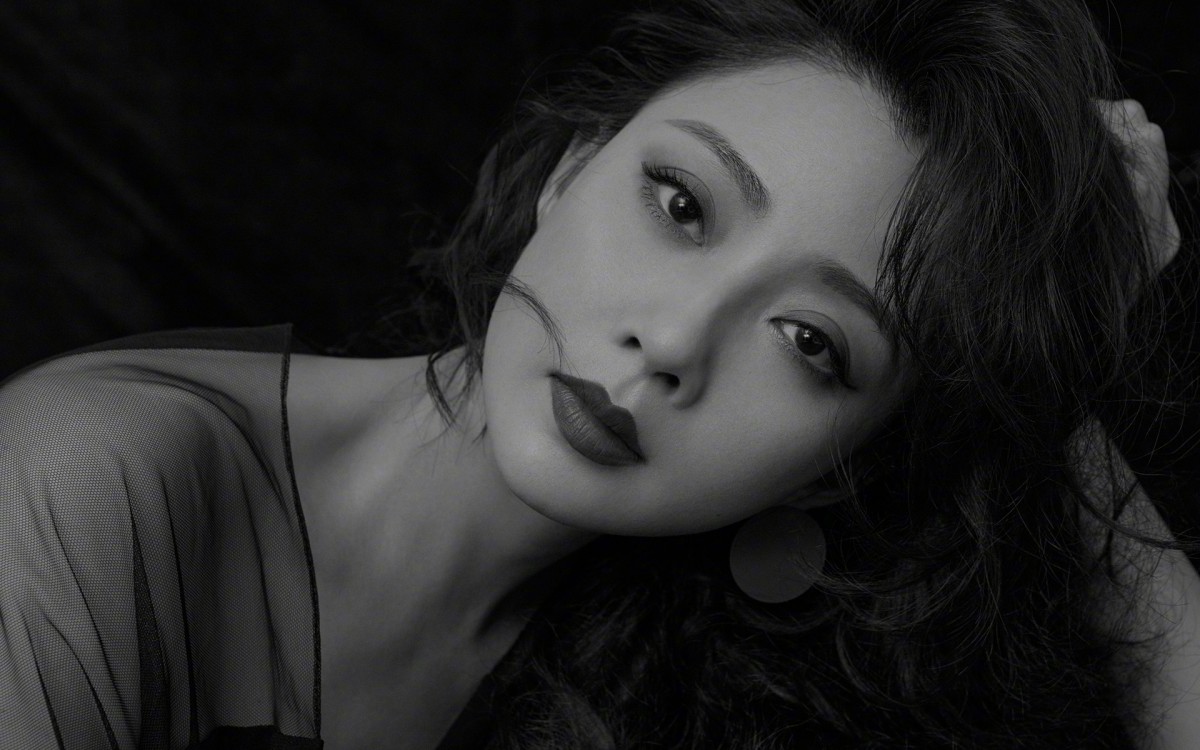 殷桃卷发图片壁纸68