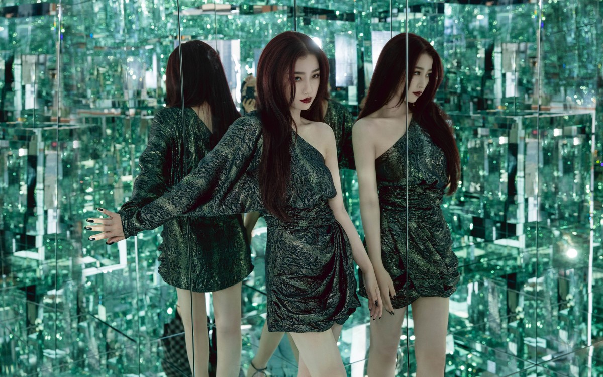 虞书欣红发性感图片-美女壁纸-高清美女图片-娟娟壁纸