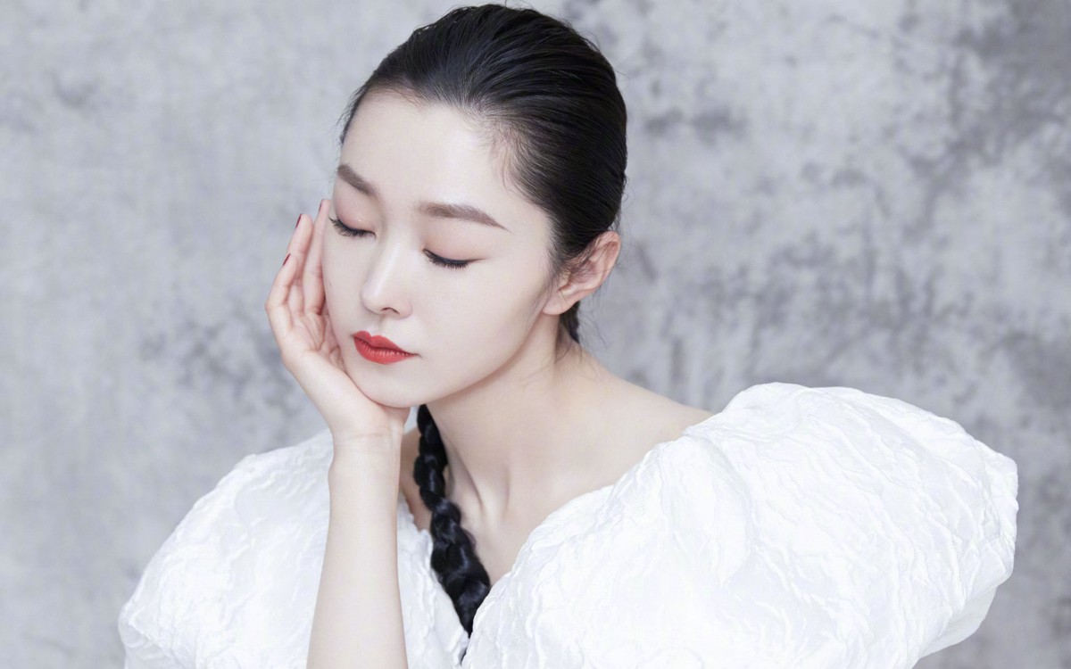 宋轶白裙优雅壁纸46