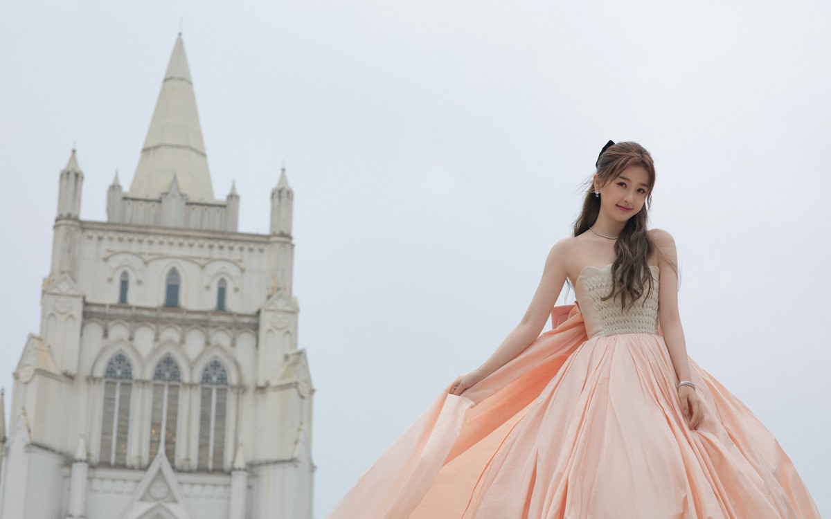 虞书欣露肩露背裙图片-美女壁纸-高清美女图片-第5图-娟娟壁纸