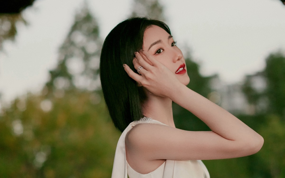 毛晓彤白裙曼妙图片-美女壁纸-高清美女图片-娟娟壁纸