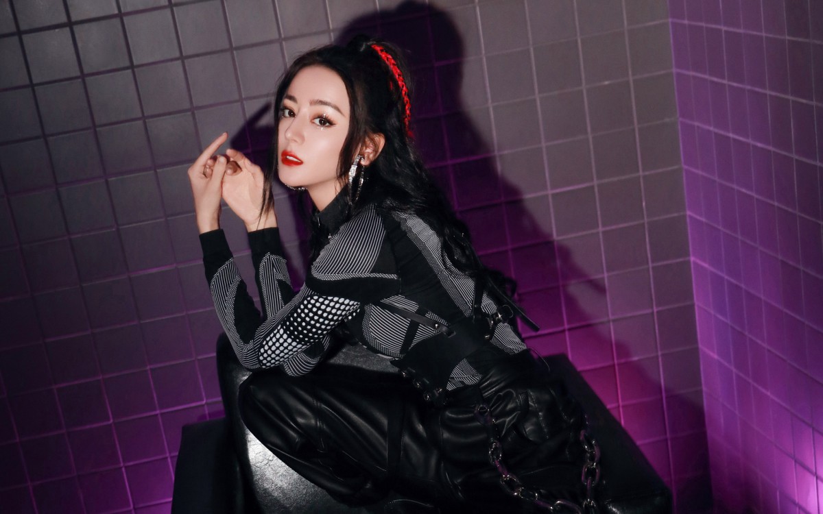 迪丽热巴超酷写真图片-美女壁纸-高清美女图片-第7图-娟娟壁纸