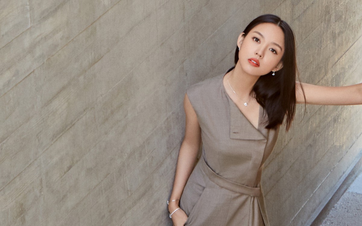 张梓琳街拍图片壁纸(1/5)