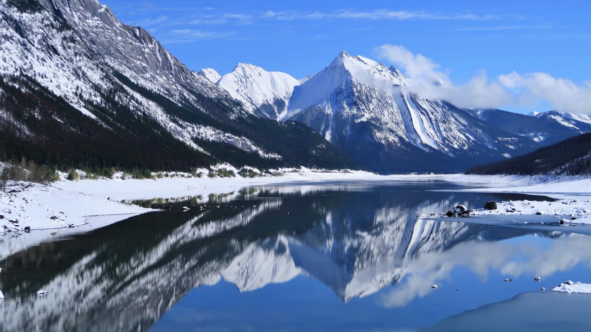 风景秀丽的山川湖泊图片-风景壁纸-高清风景图片-第2图-娟娟壁纸