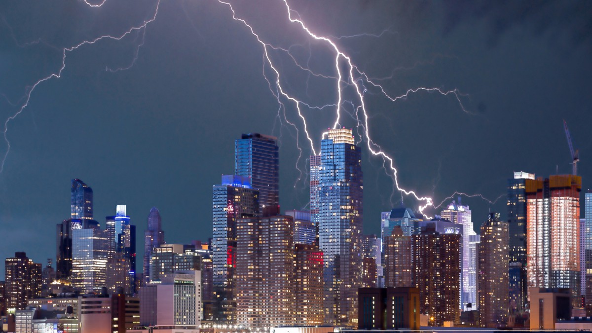 恐怖的闪电雷电图片-风景壁纸-高清风景图片-第5图-娟娟壁纸