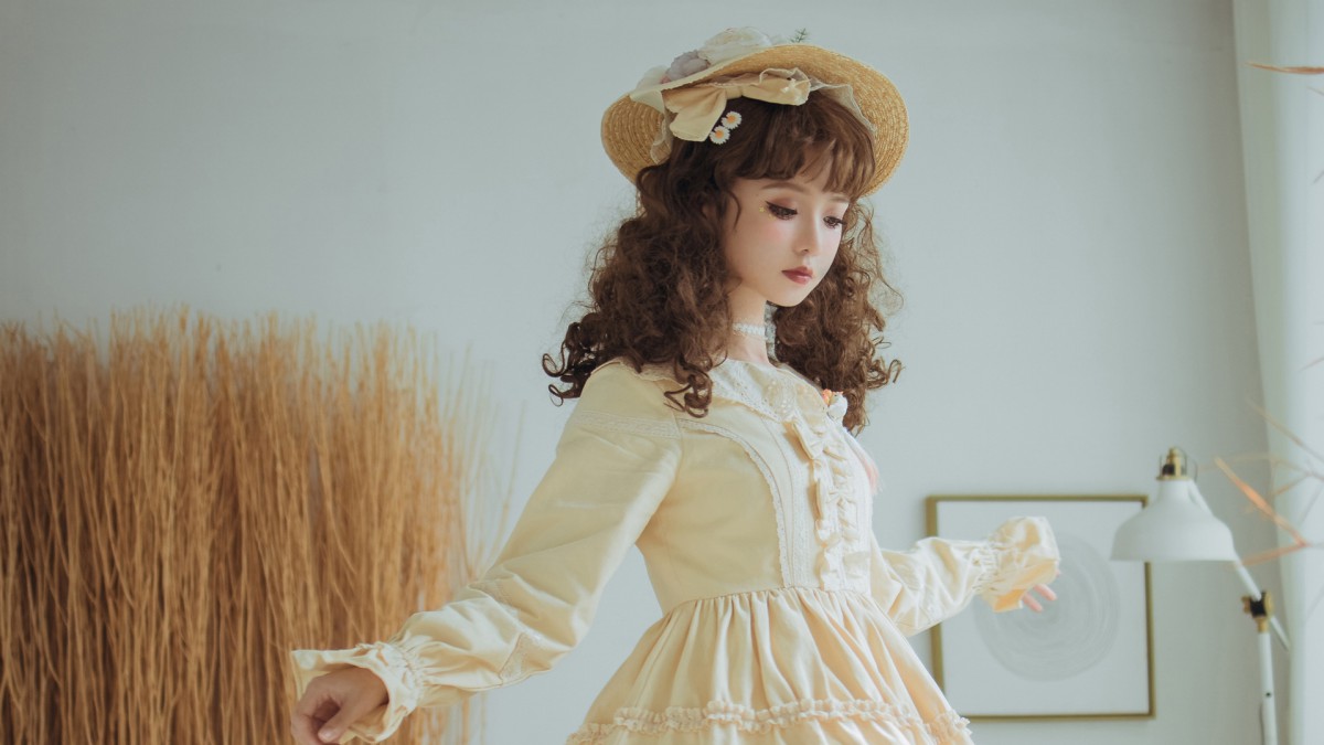 洛丽塔少女甜美写真图片-美女壁纸-高清美女图片-娟娟壁纸