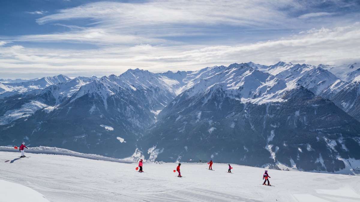 高山滑雪背景图图片