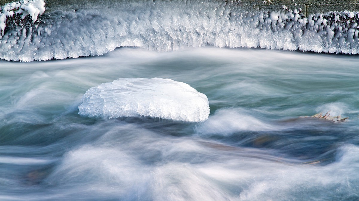 解冻的溪水河流图片18