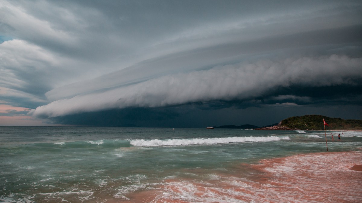 狂风暴雨前的乌云图片-风景壁纸-高清风景图片-第17图-娟娟壁纸