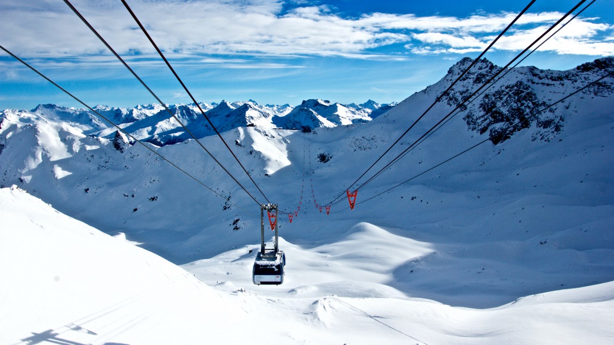 滑雪场索道风景图片-风景壁纸-高清风景图片-第4图-娟娟壁纸