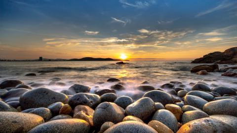 海边石头风景图片