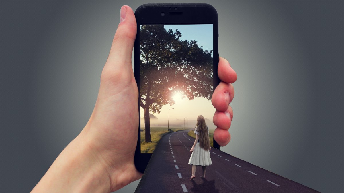 photoshop女孩爱天空海洋手手机公路创意设计6k图片