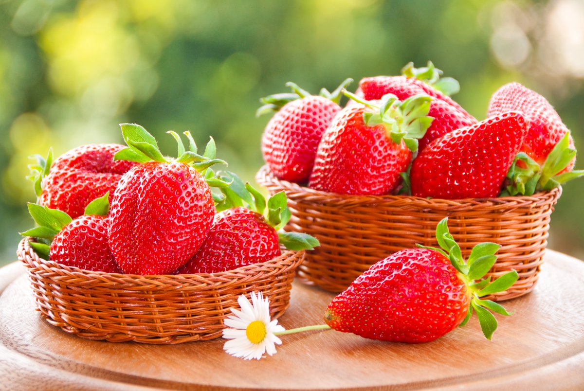 新鲜草莓,篮子,鲜花,红色草莓高清图片图片,4k高清其它图片,娟娟壁纸