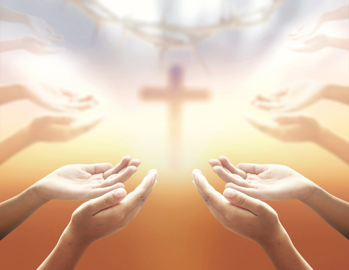 十字祷告手势图片