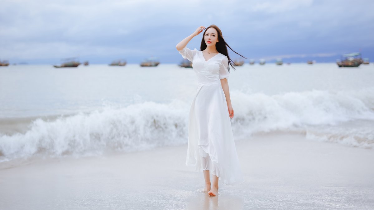 海滩 白色长裙子 清纯 气质 美女4k图片,4k高清美女图片,娟娟壁纸