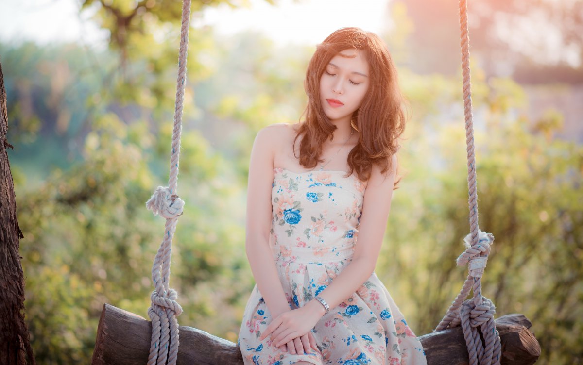 秋天 美女 闭眼 裙子 5k美女图片,4k高清美女图片,娟娟壁纸