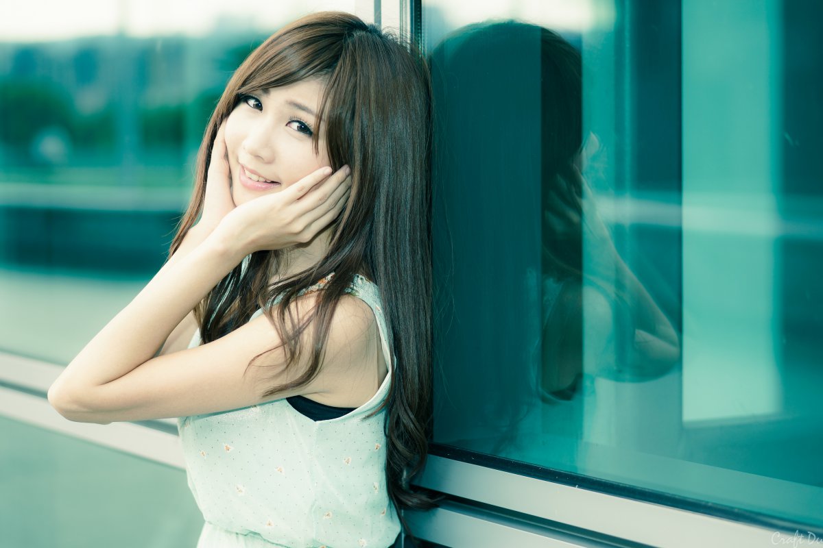 双手捂脸的美女4k图片