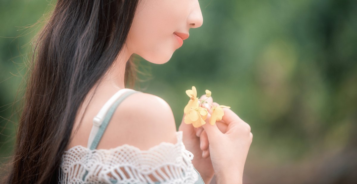 侧脸香肩唯美美女4k图片