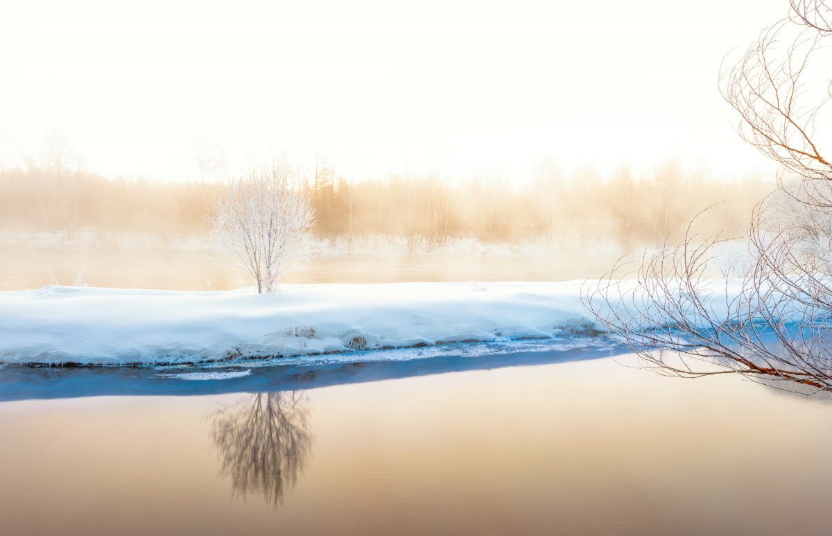 雾凇河流雪景4k图片
