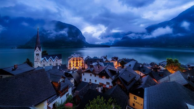 哈尔施塔特湖湖畔(hallstatt)教堂 村庄 晚图片