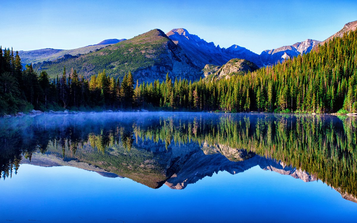 天空 湖山 森林 4k风景图片
