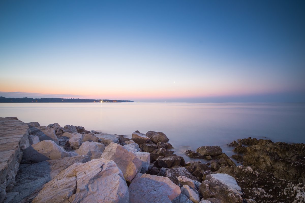 美丽日落过海边岩石4k风景图片
