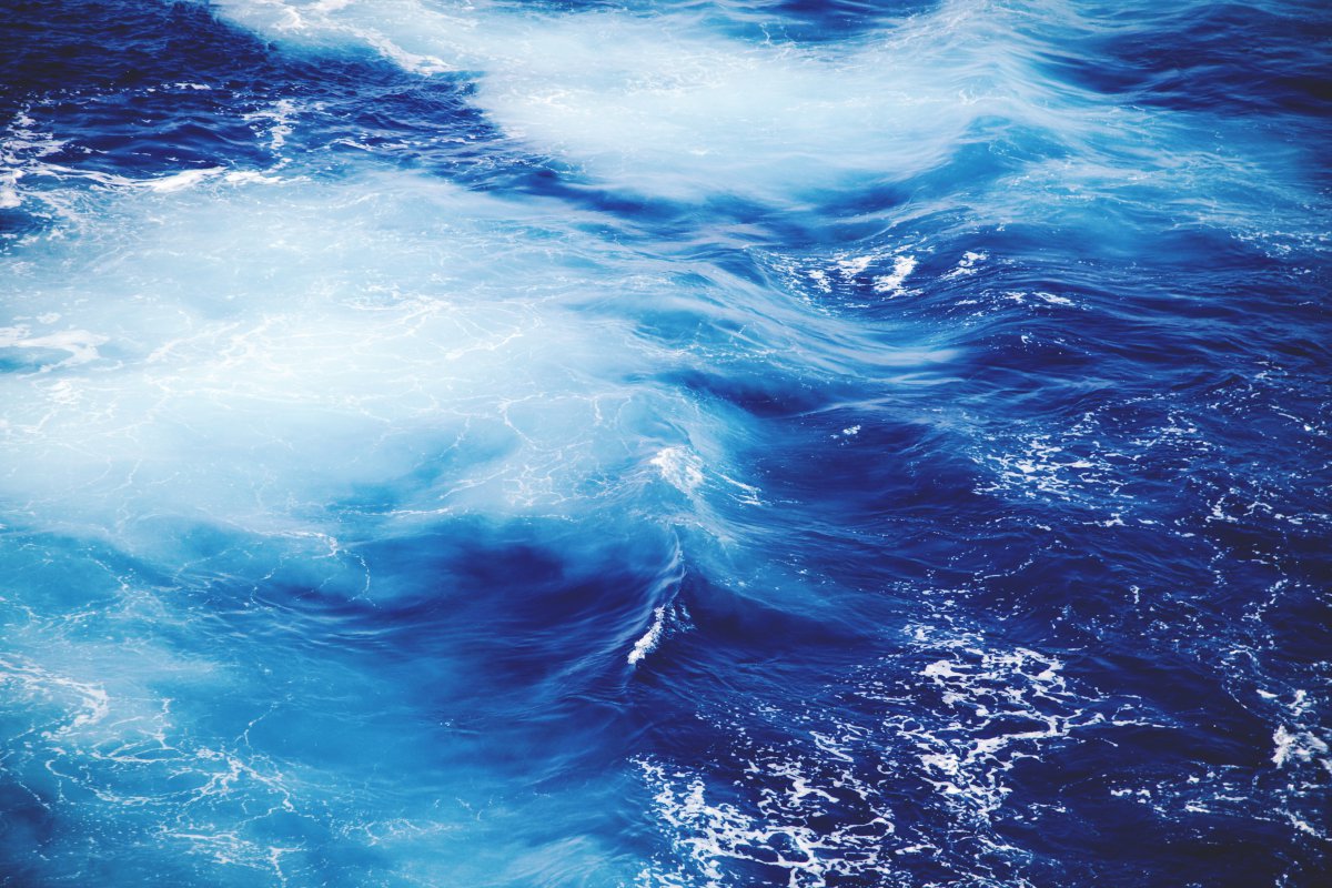 深蓝色海洋唯美壁纸图片