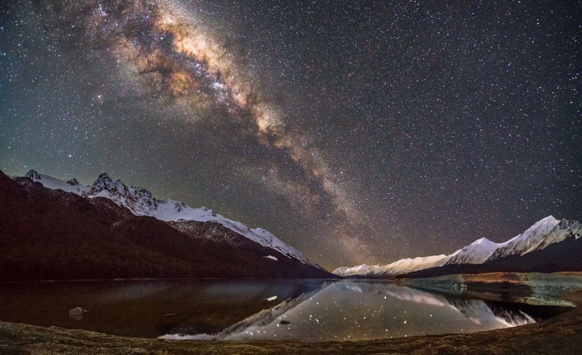 晚上山湖水星空6k风景图片图片