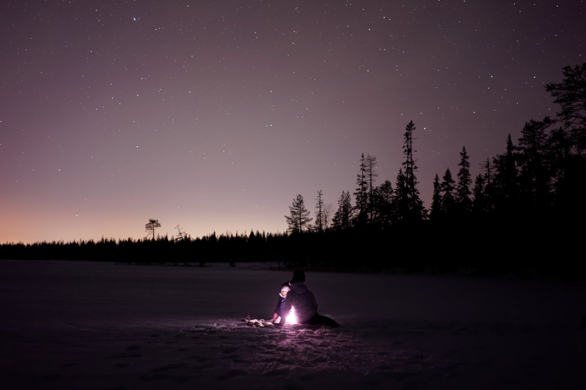 日落夜晚山星空雪地旅行者6k圖片圖片