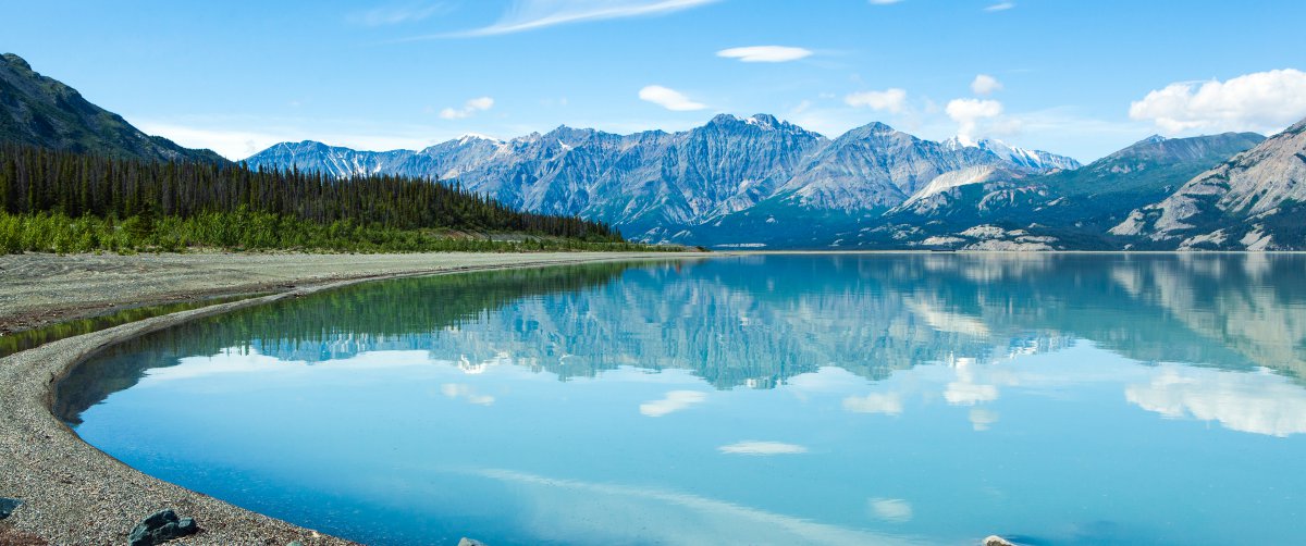 加拿大育空地区山水湖泊风景图片