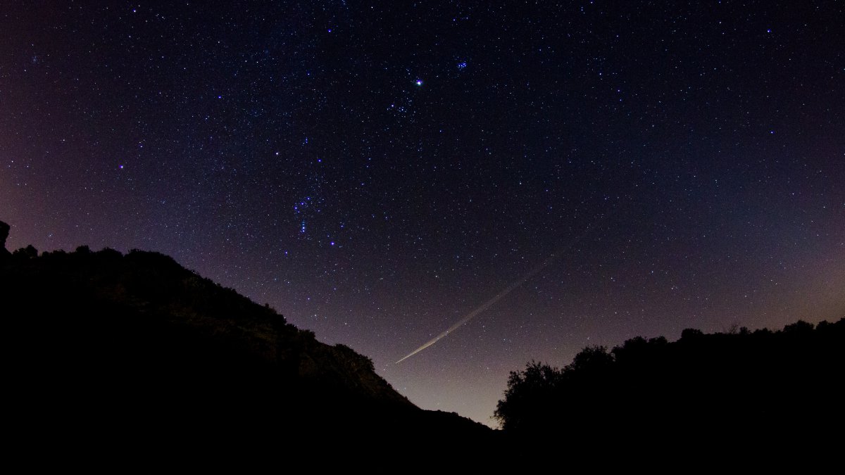 黑色星空电脑壁纸图片