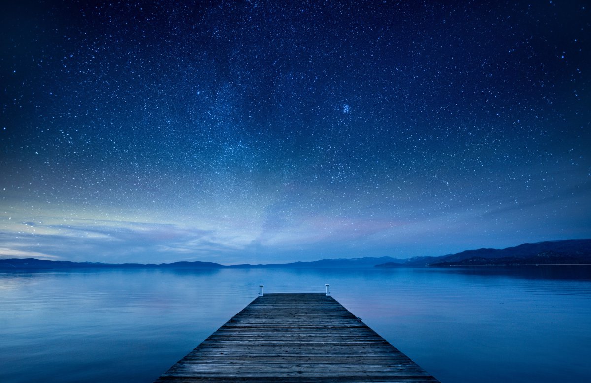 夜晚湖码头天空星星5k星空风景图片
