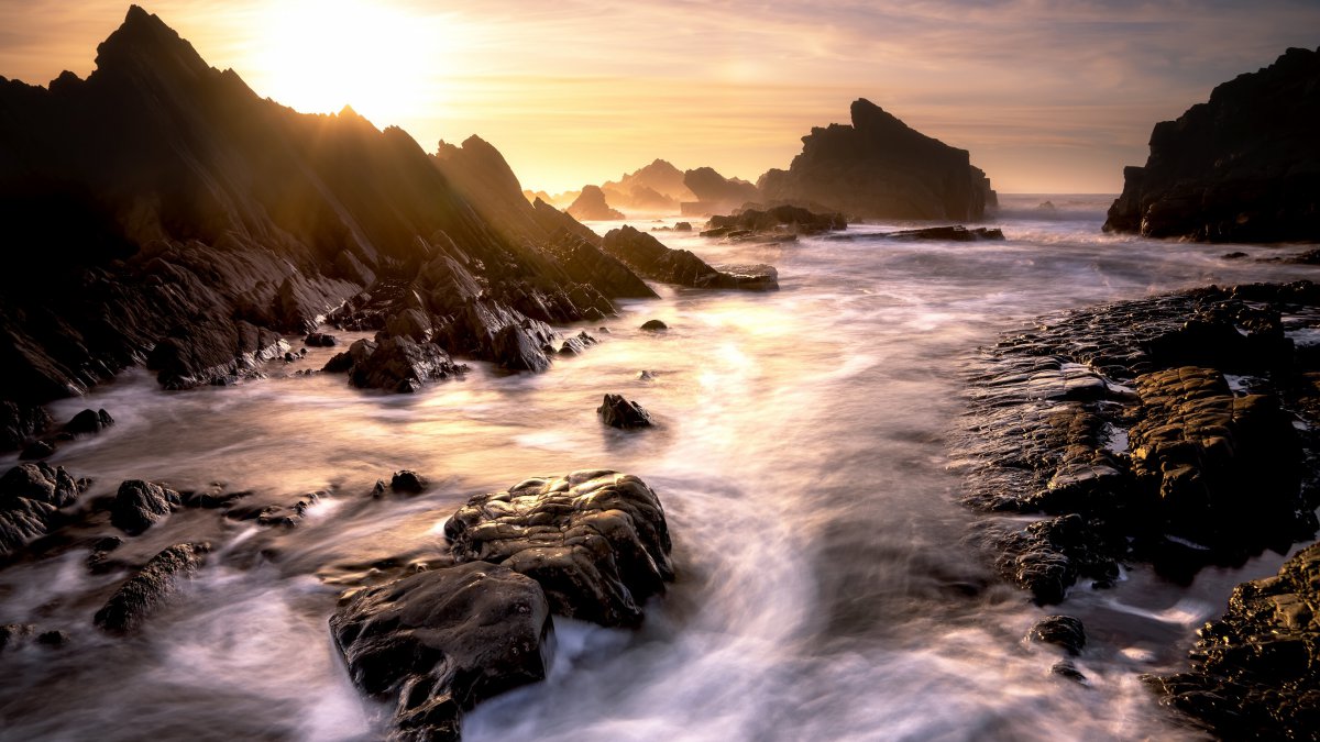 海岸边的岩石图片,4k高清风景图片,娟娟壁纸