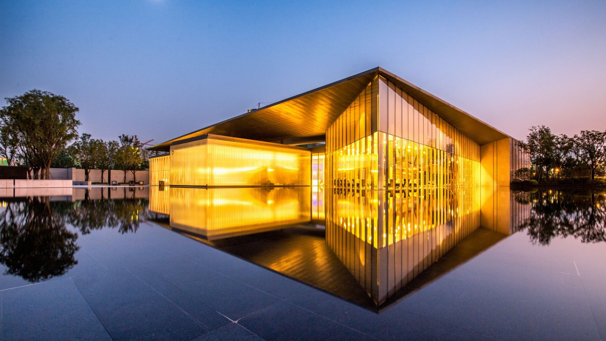 休闲旅游度假酒店夜间照明图片