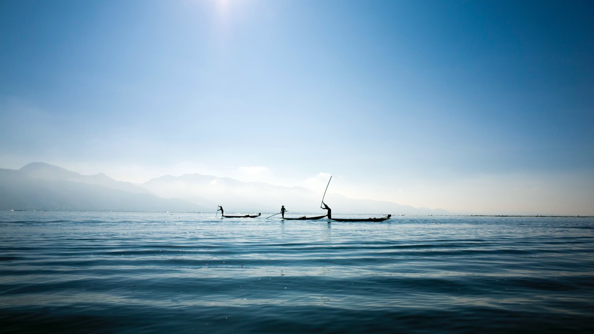 早上,湖,渔船,阳光,雾图片,4k高清风景图片,娟娟壁纸