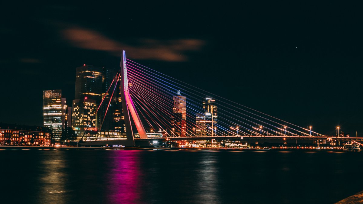 荷兰鹿特丹夜晚伊拉斯谟斯大桥图片,4k高清风景图片,娟娟壁纸