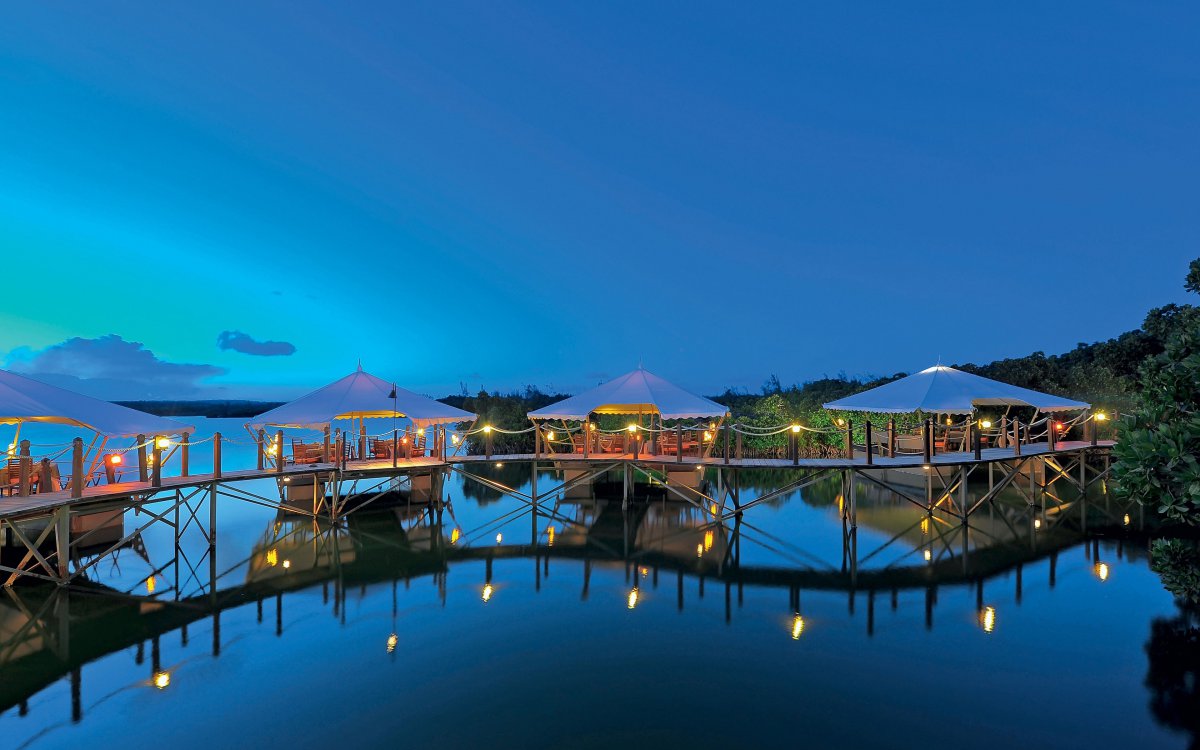 蓝色的海洋夜景图片