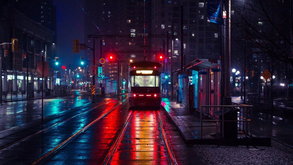 城市,夜,雨天,公共交通,电车图片,4k高清风景图片,娟娟壁纸